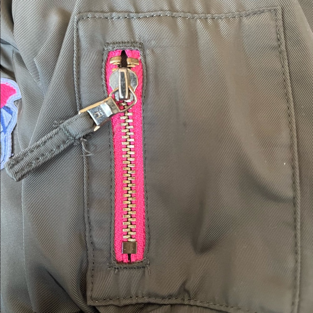 Tommy Hilfiger Bomber Jacket / Girl XS (4-5) / Olive Green / Palm🌴, Flamingo🦩 - Picture 9 of 13